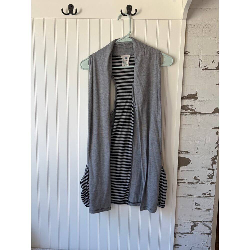 Threads striped black and grey vest with pockets medium